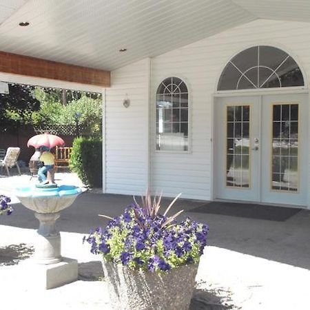 Anchor Riverfront Motel Sicamous Zewnętrze zdjęcie