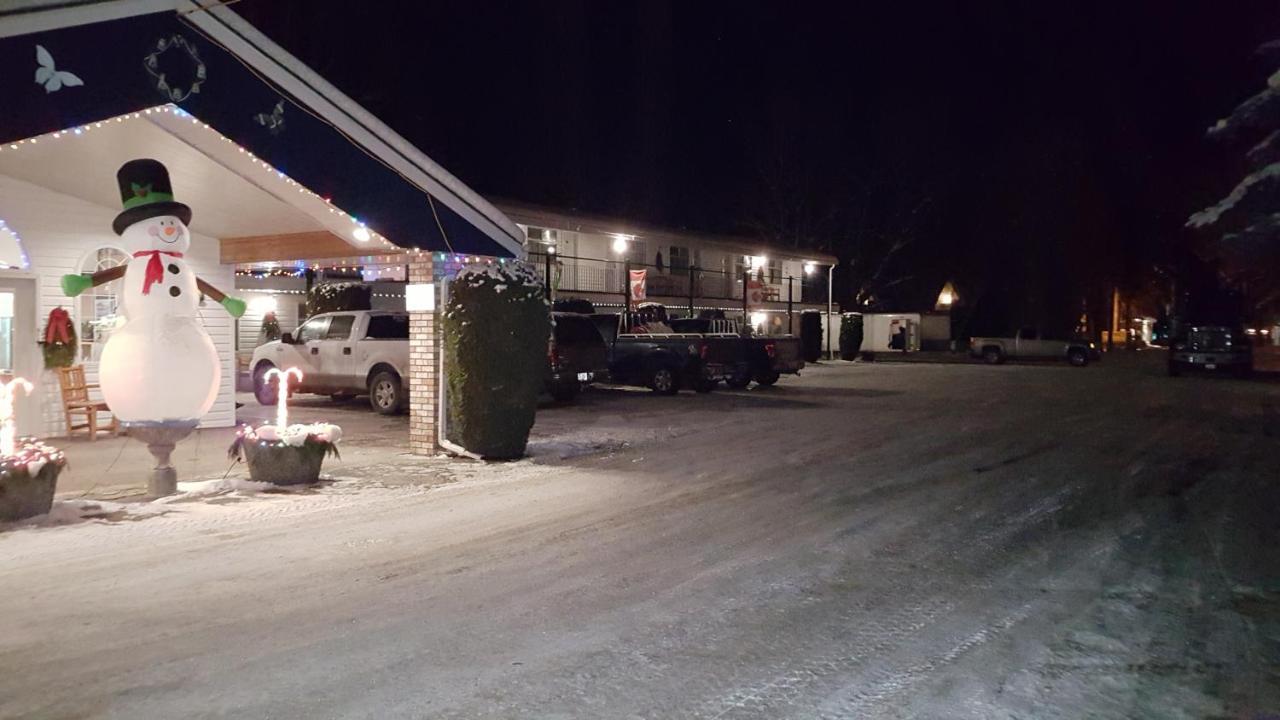 Anchor Riverfront Motel Sicamous Zewnętrze zdjęcie