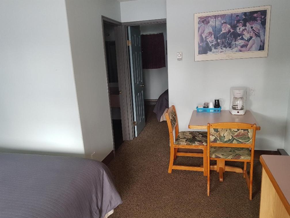 Anchor Riverfront Motel Sicamous Zewnętrze zdjęcie
