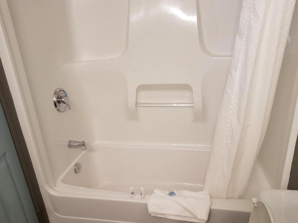 Anchor Riverfront Motel Sicamous Zewnętrze zdjęcie
