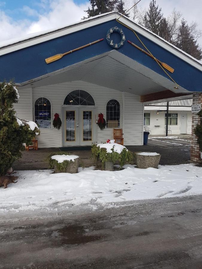 Anchor Riverfront Motel Sicamous Zewnętrze zdjęcie