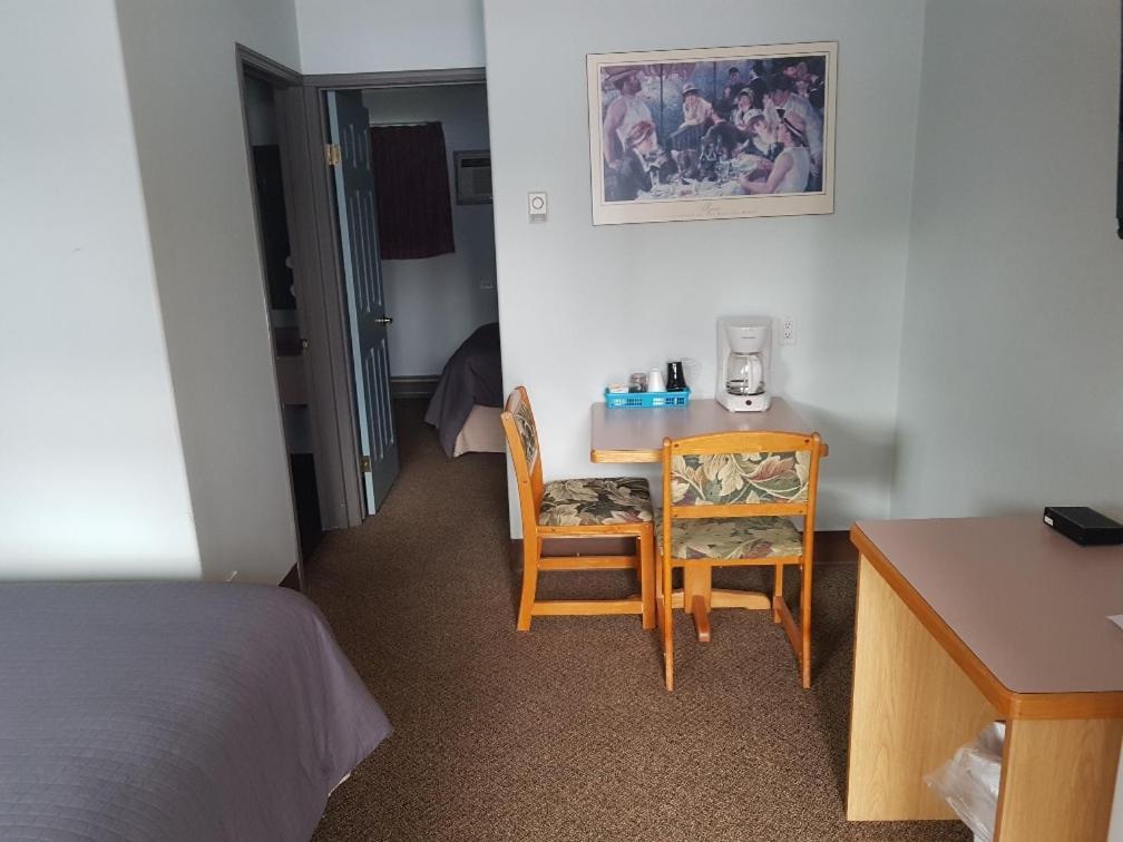 Anchor Riverfront Motel Sicamous Zewnętrze zdjęcie