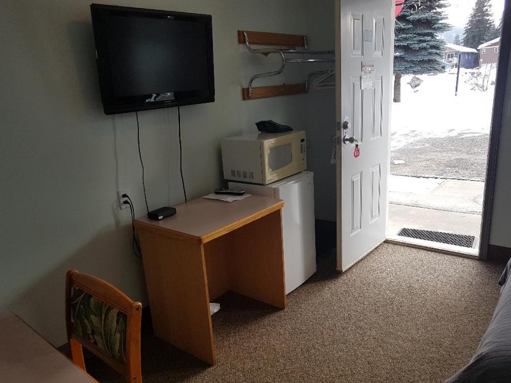 Anchor Riverfront Motel Sicamous Zewnętrze zdjęcie